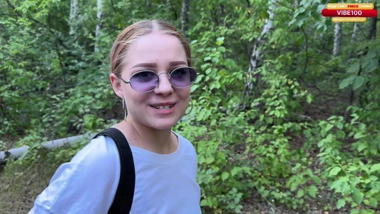 Секс на природе в лесу — трахаемся на виду у прохожих